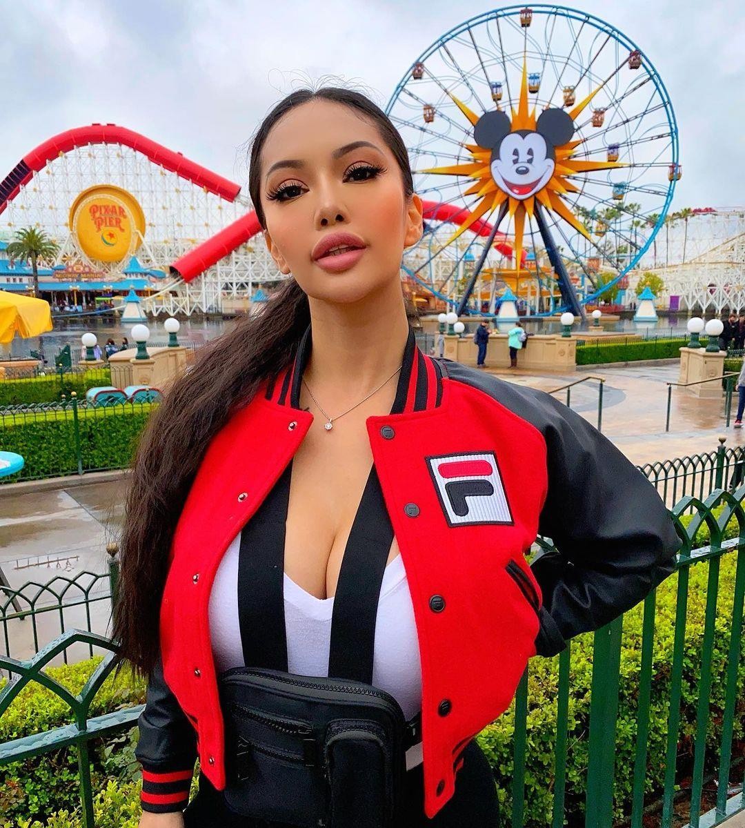 Ashley Vee