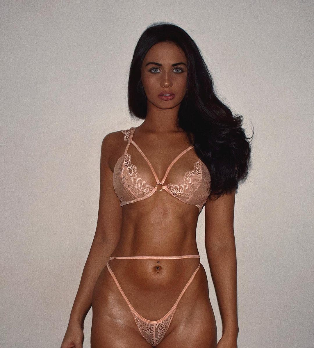 Lissie Isabella