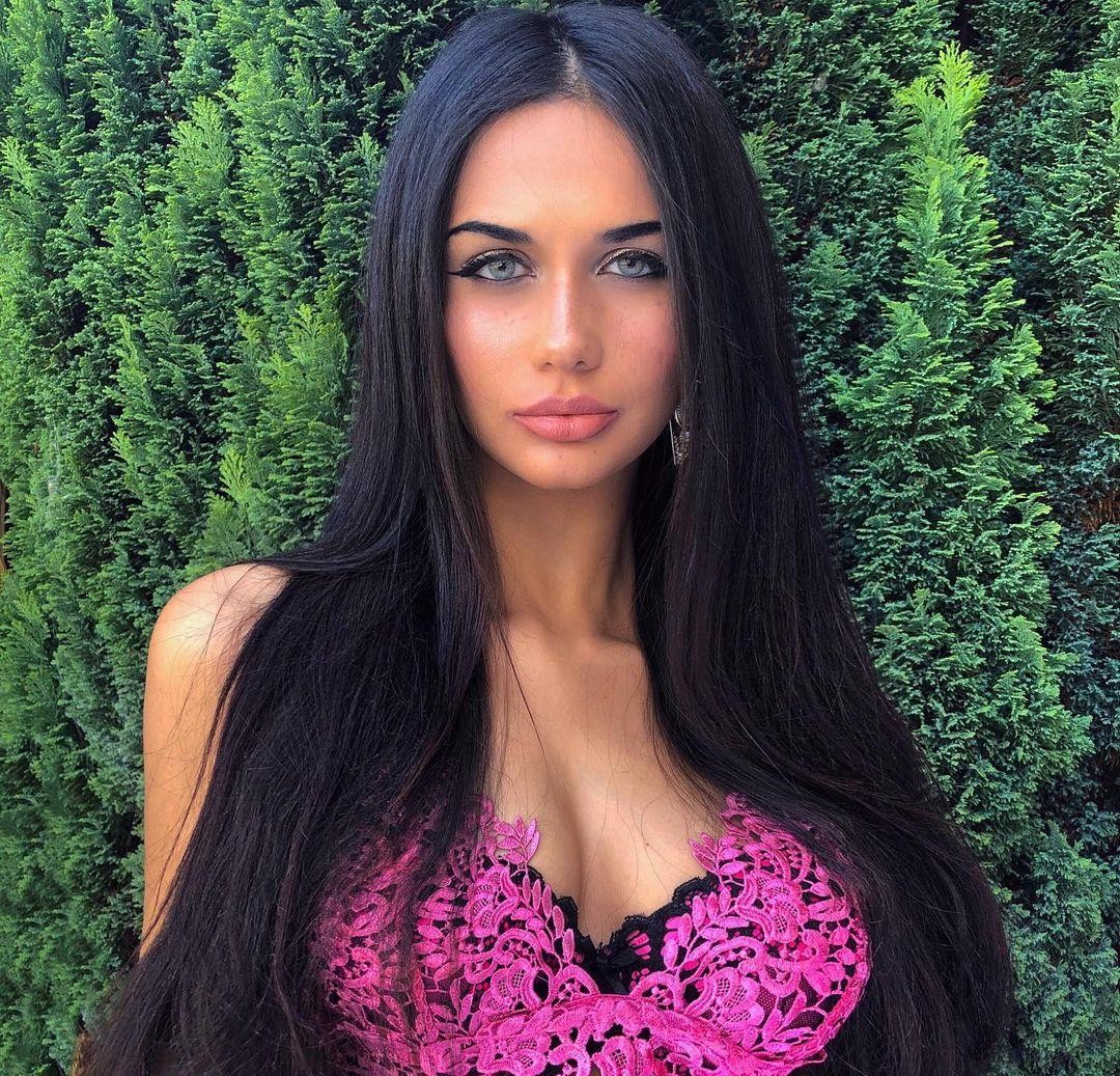 Lissie Isabella