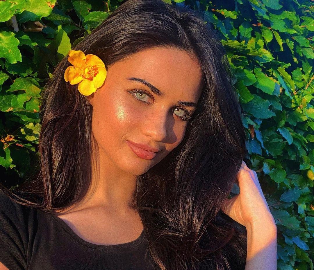 Lissie Isabella