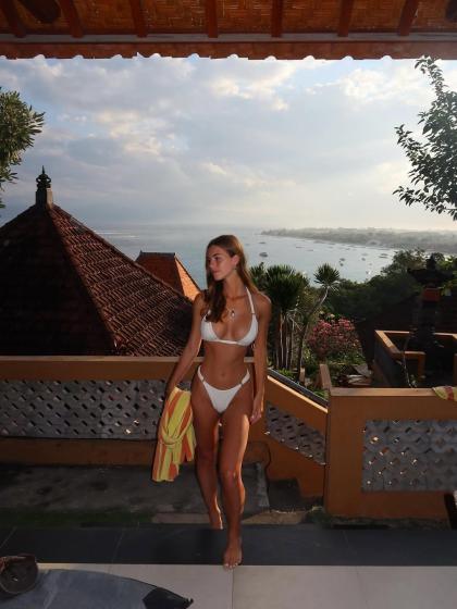 Emily Feld photo 307276