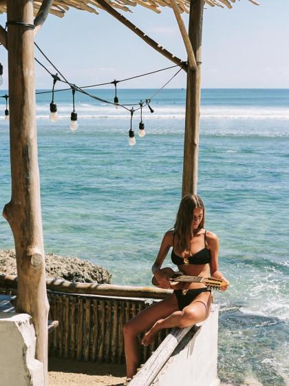 Emily Feld photo 307290