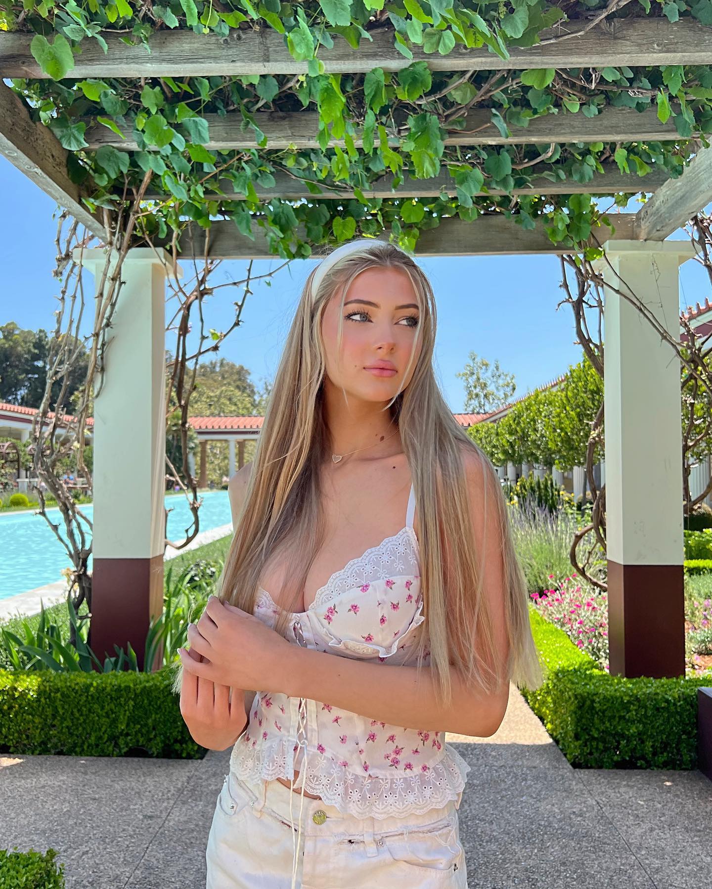 Victoria Rozmajzl