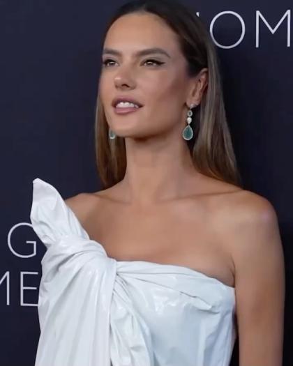 Alessandra Ambrosio photo 24669