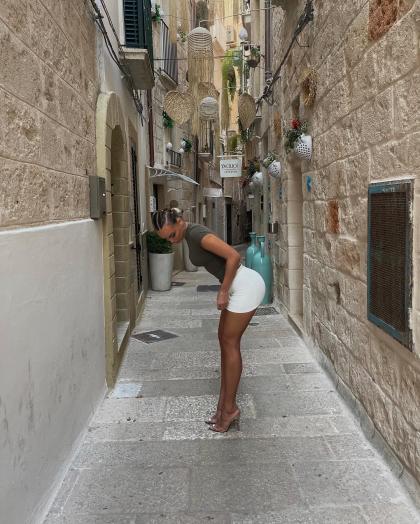 Uresa Zogu photo 25799