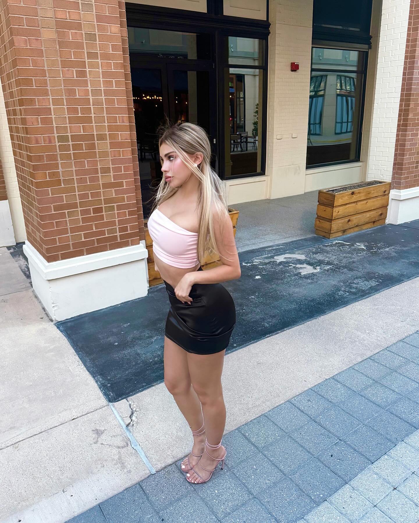 Alexa Dellanos