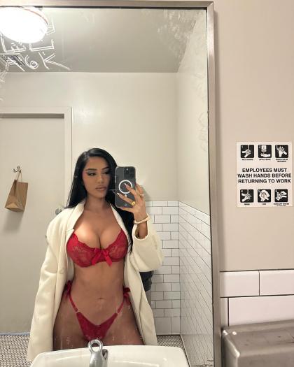 Janet Guzman photo 458