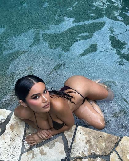 Janet Guzman photo 502