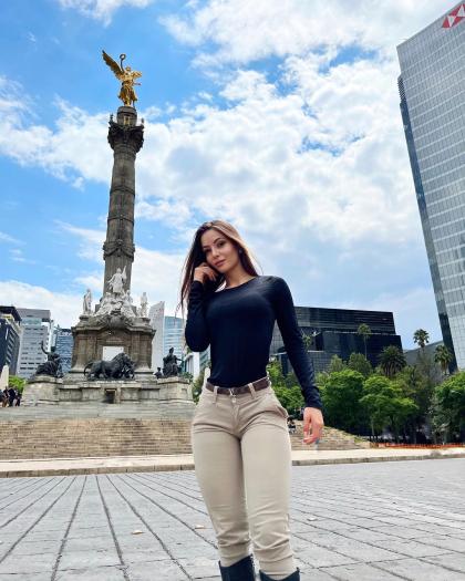 Andrea Caro photo 79933