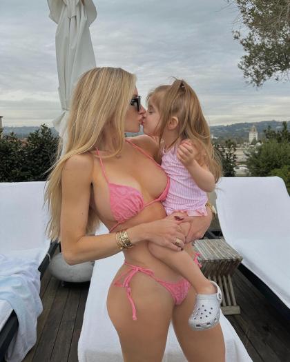 Amanda Lee photo 68241