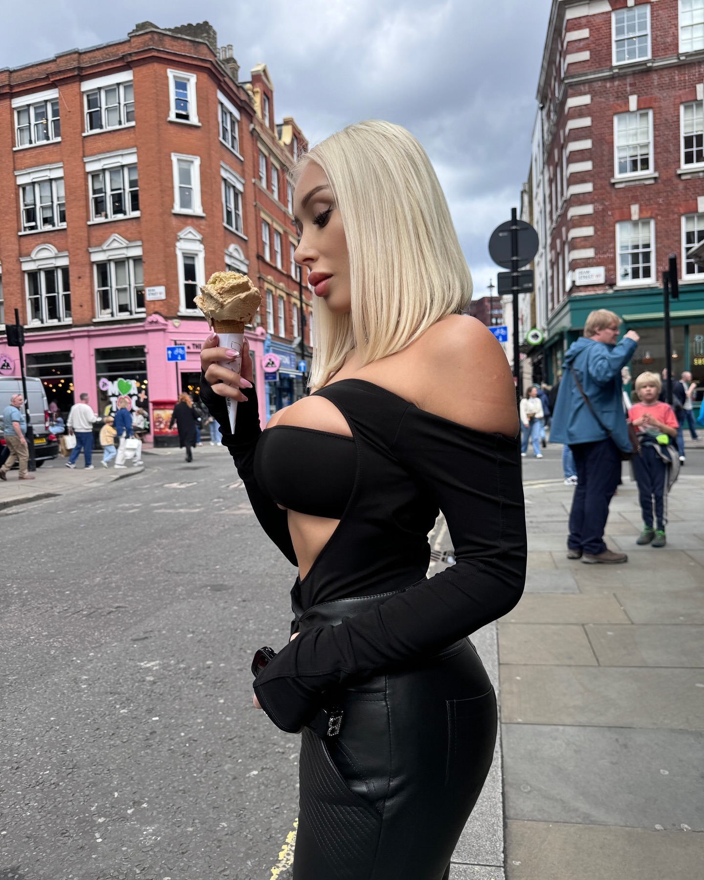 Daniella Chávez