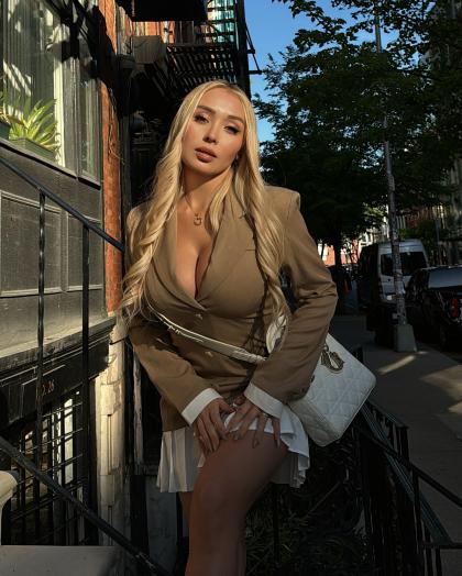 Daniella Chávez photo 201540