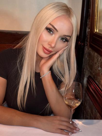 Daniella Chávez photo 201563